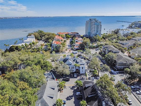 5th image of 4811 Bayshore Blvd Unit 501