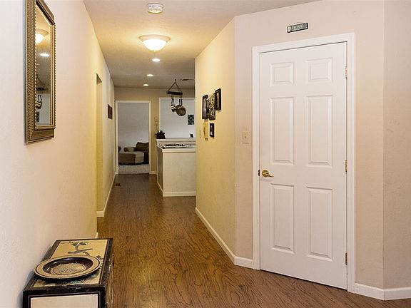 5th image of 600 E Lake Dr
