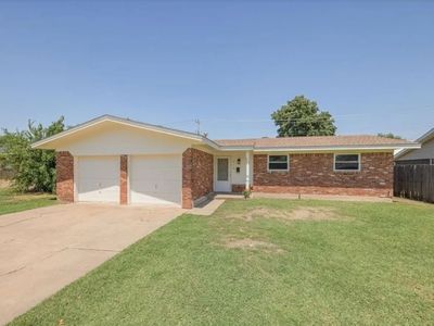615 SW 12th St, Moore, OK, 73160