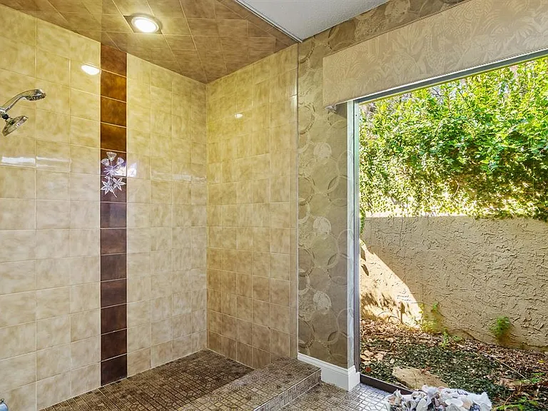 10206 Lakeview Dr — Photo 26
