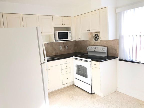 4th image of 666 SE Saint Lucie Blvd APT 2