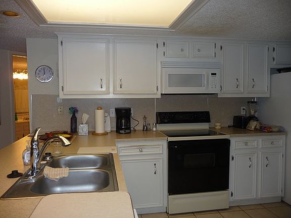 3rd image of 406 Padre Blvd