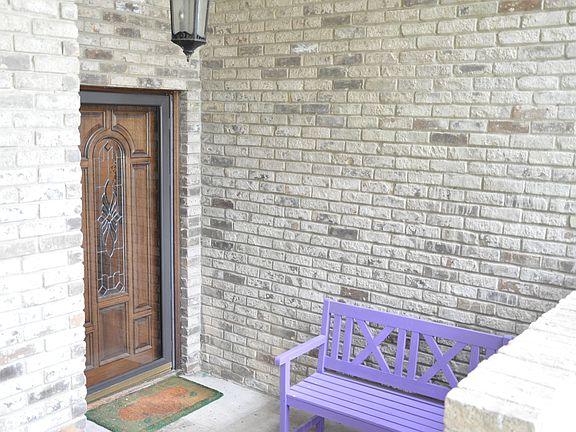 4th image of 2413 Fairview Dr