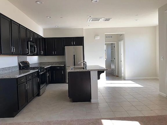 5th image of 626 W Crocker Ln