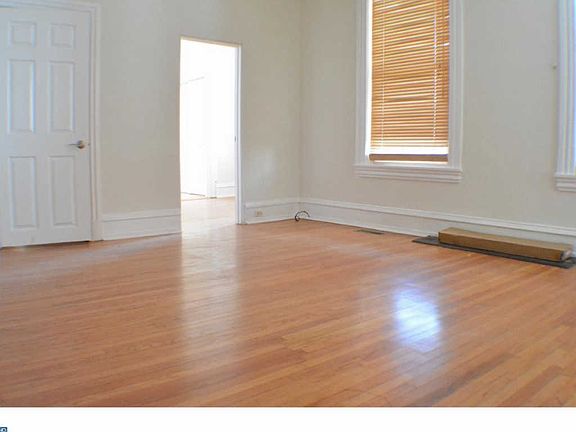 4th image of 130 Green Ln #1