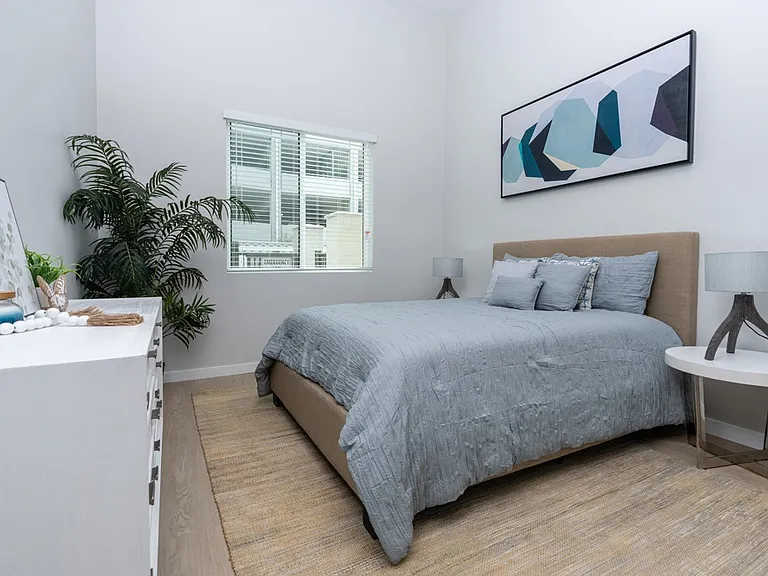 Downtown Ontario Luxury Apartments — Photo 51