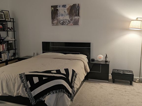 4th image of 900 Aurora Ave N APT 207