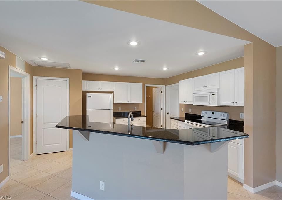 1st image of 909 NE 23rd Ter