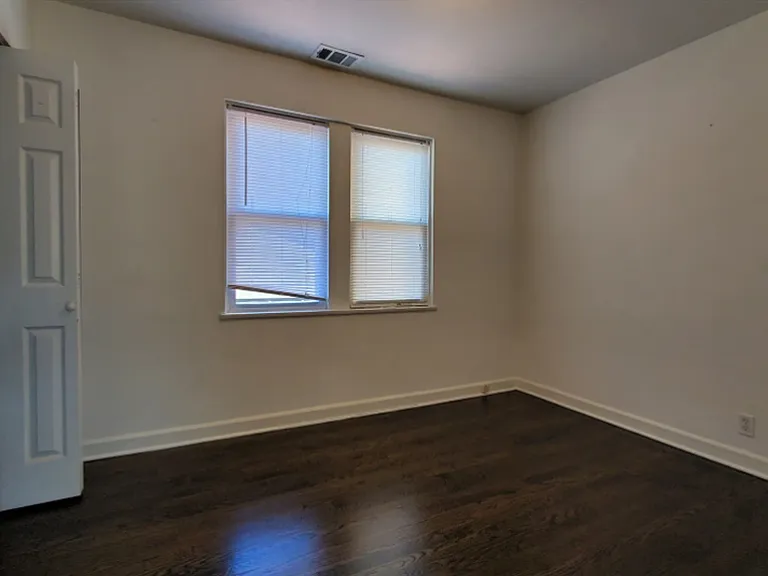 3414 N Seeley Ave — Photo 7