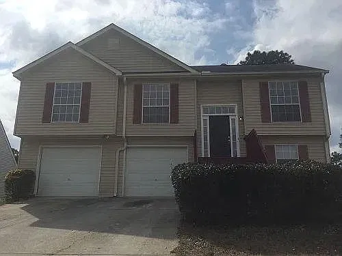 4 bed, 2.5 bath, 1210 sqft, $1,765 — Photo 1
