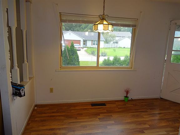 3rd image of 4305 Hillside Dr