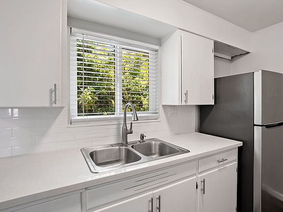 4th image of 428 N Chorro St #45