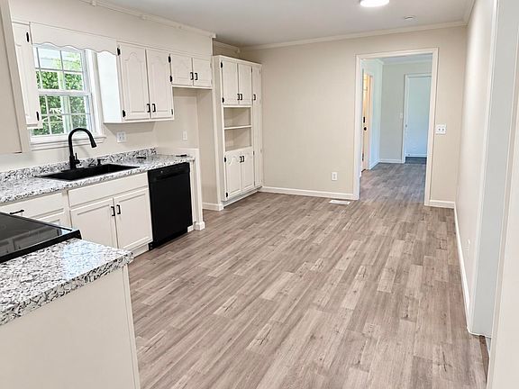 4th image of 2762 Hull Rd