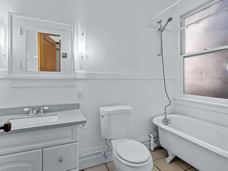 215 Saint Marys Ave SE #4 — Photo 2