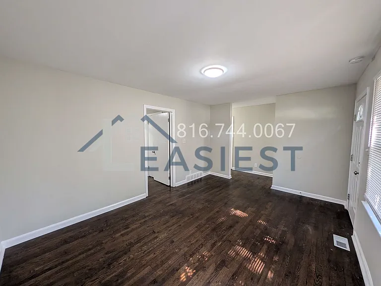 2402 S Claremont Ave — Photo 3