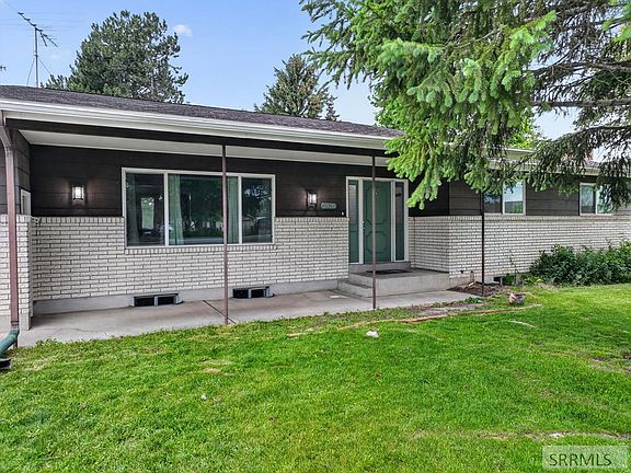 2nd image of 2020 Saint Clair Rd