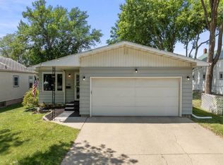 709 16th St NW, Minot, ND 58703