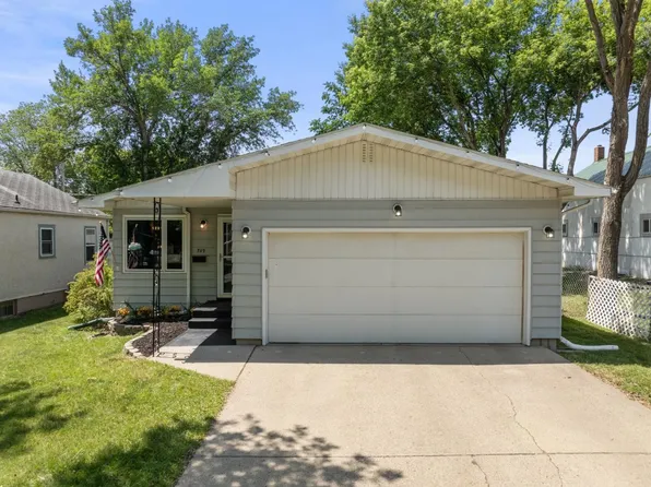 709 16th St NW, Minot, ND 58703