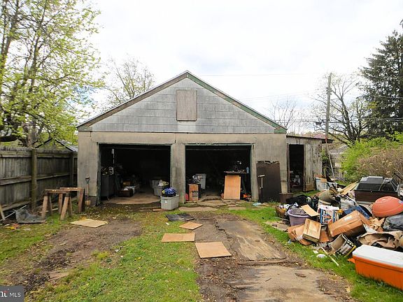 5th image of 1045 Clinton Ave