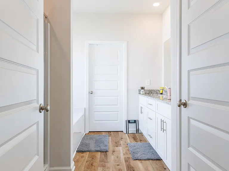 2082 Tottenham Dr — Photo 12