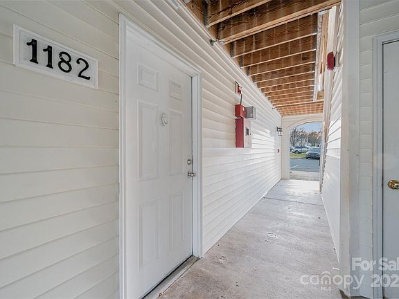3rd image of 1182 Plaza Walk Dr