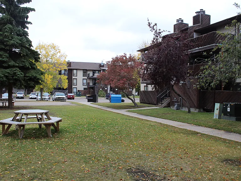 615 Confederation Dr — Photo 2
