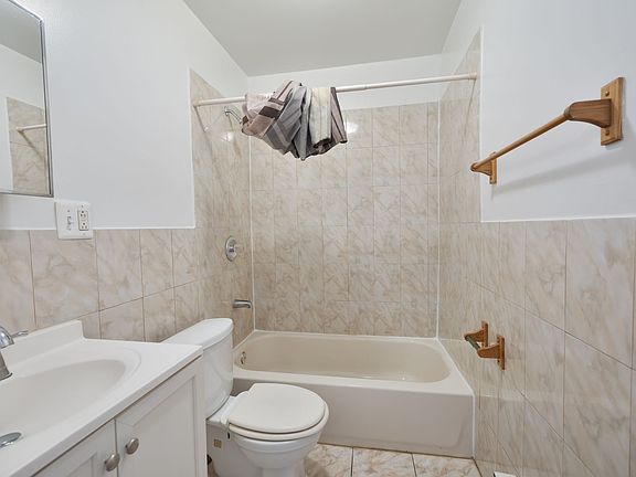 4th image of 1526 W Grange Ave APT 1