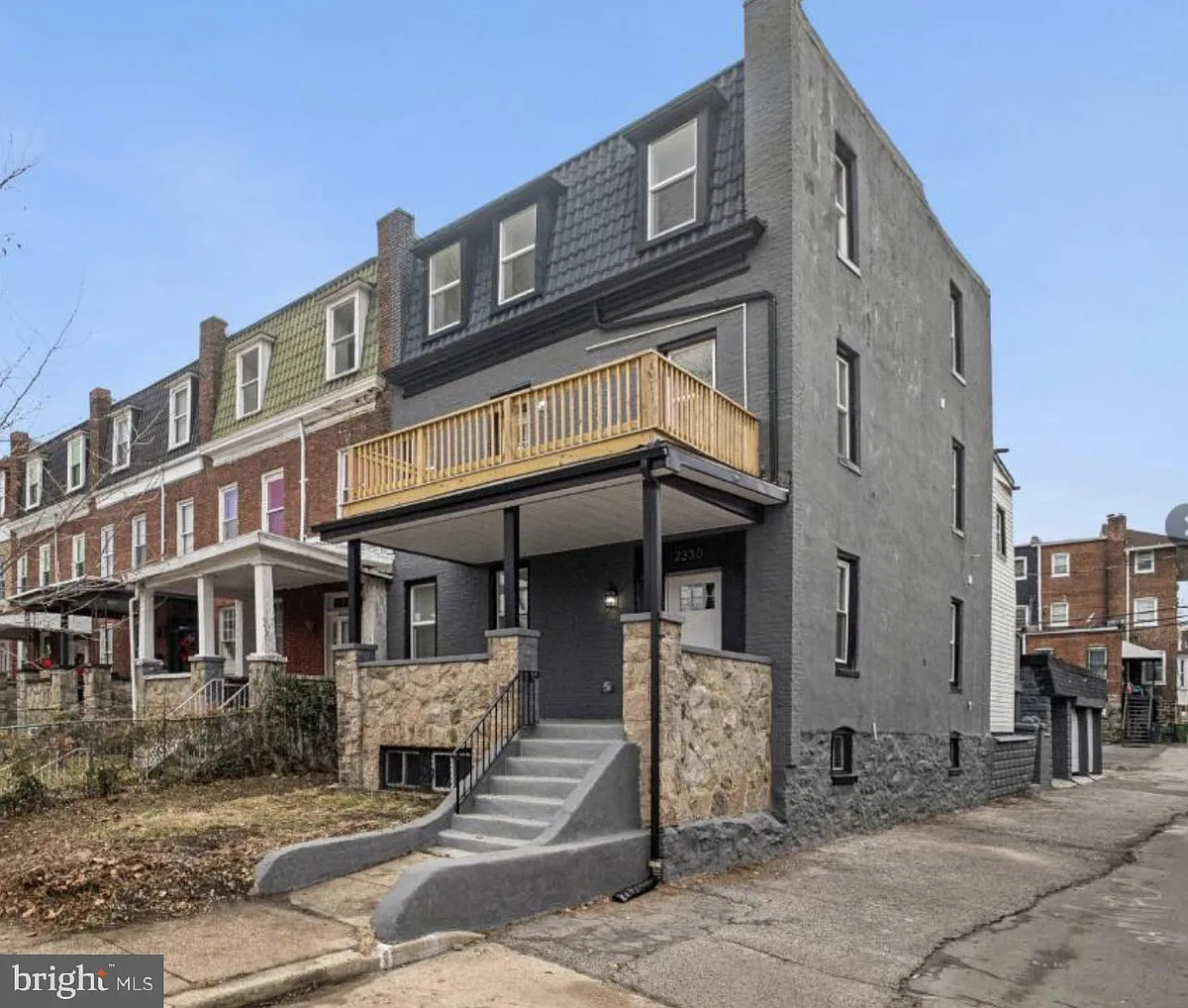 Building Photo - 2330 Bryant Ave #4