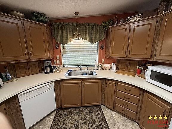 3rd image of 26 Falls Way Dr
