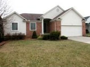 15867 Petros Dr, Rockwood, MI 48173