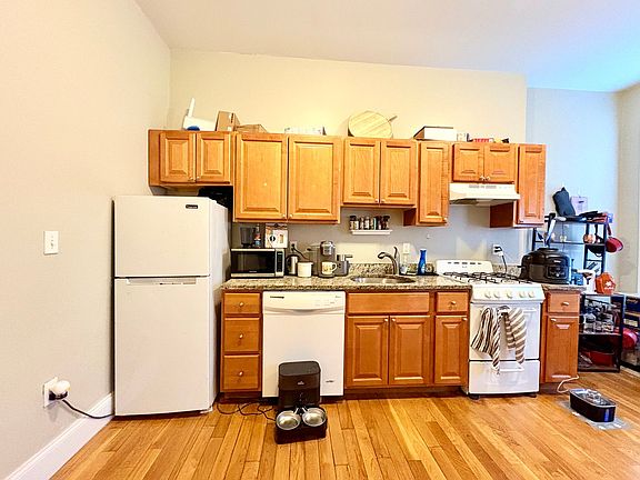 3rd image of 63 Coleman St Floor 1