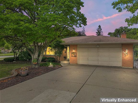 4th image of 3310 Plum Grove Dr