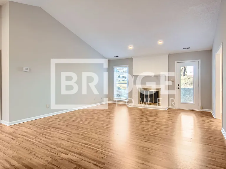 7201 Canyon Dr — Photo 4
