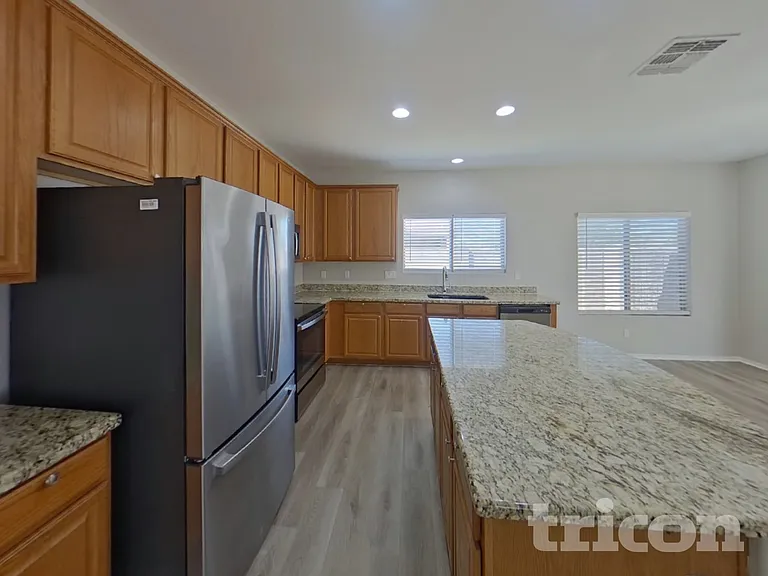 40086 W Bonneau St — Photo 7