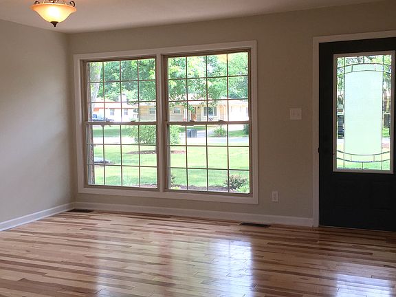 3rd image of 620 Orchard Ln