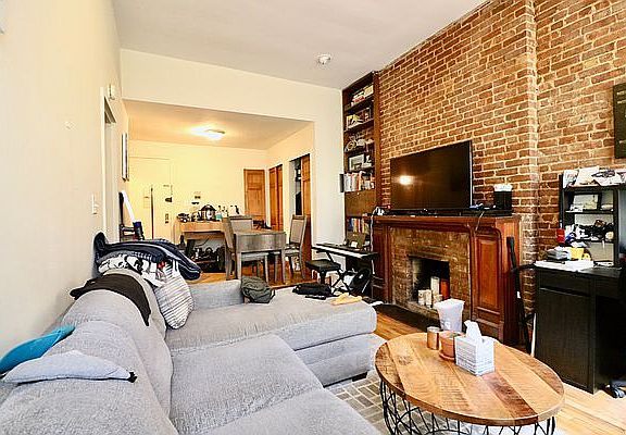 3rd image of 116 W 73rd St APT 3a