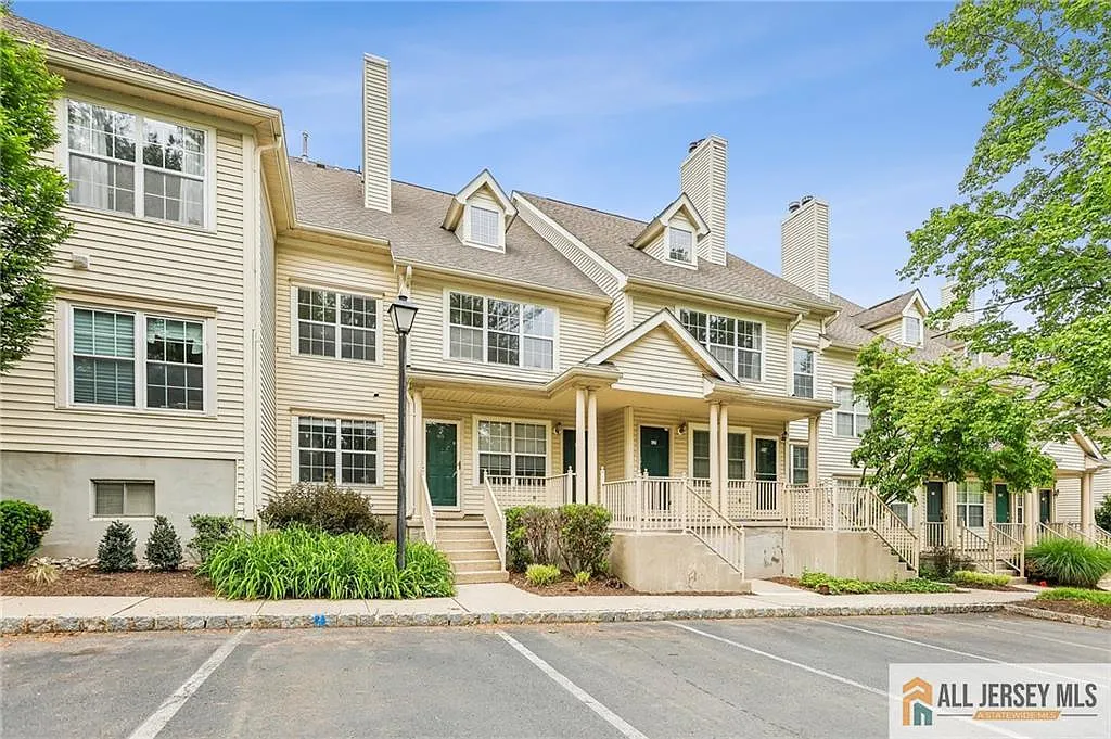 2 bed, 2.0 bath, 1827 sqft, $4,000 — Photo 3
