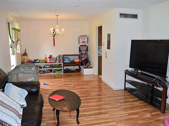 3rd image of 111 Aberina St