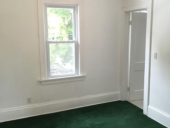 3rd image of 401 Morgan Ave N #1