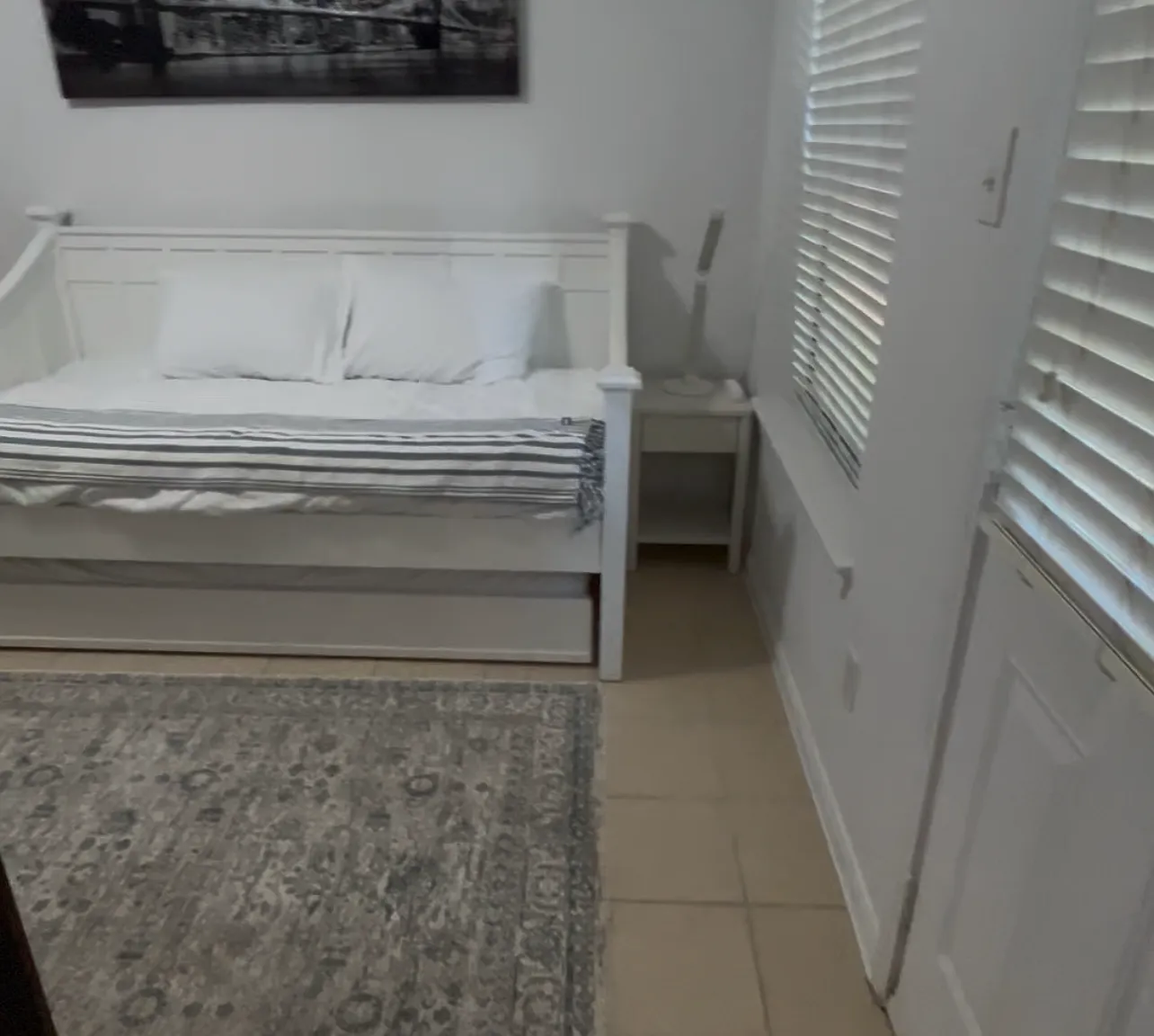 1 bed, 1.5 bath, 143 sqft, $825 — Photo 2