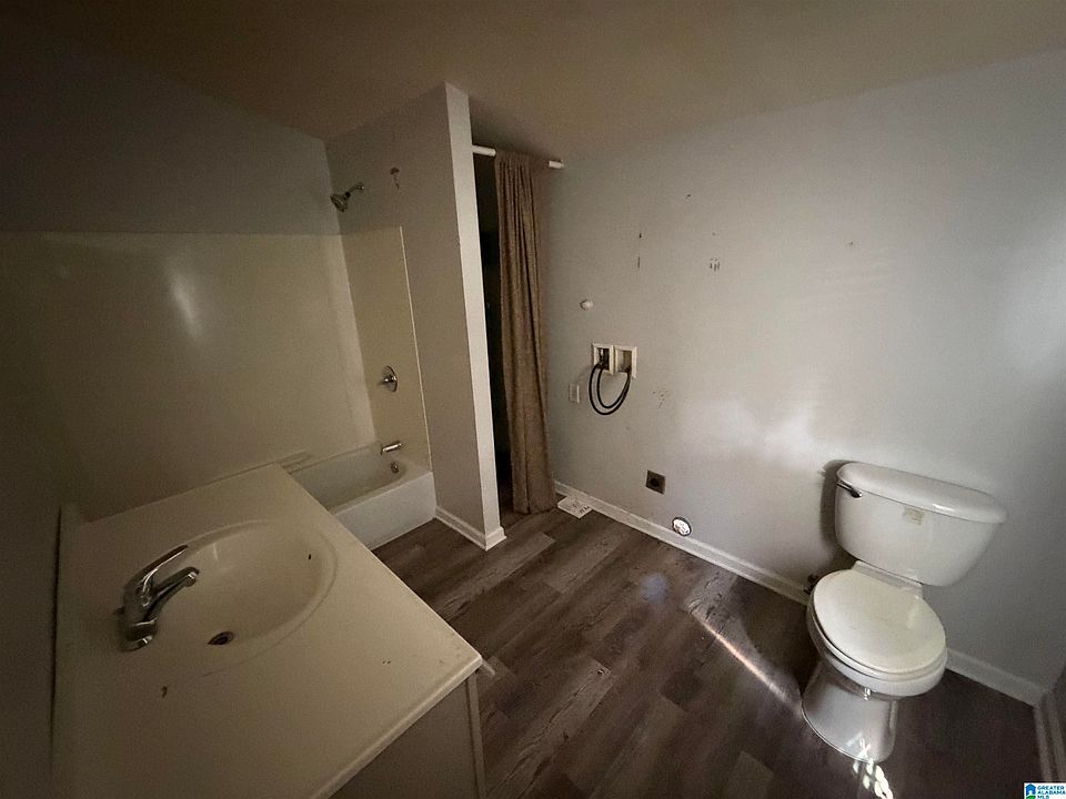 7th image of 2305 5th St E