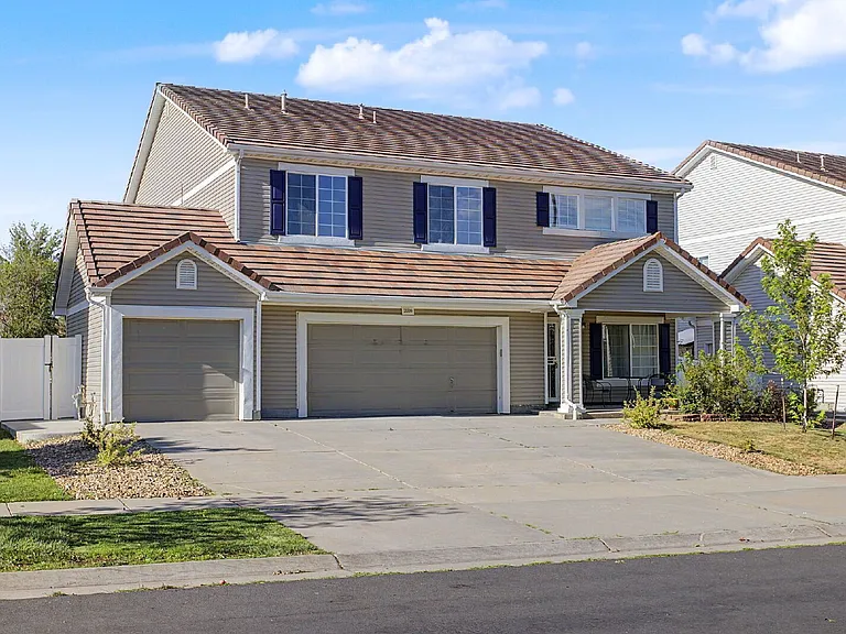 21390 E 48th Pl — Photo 1