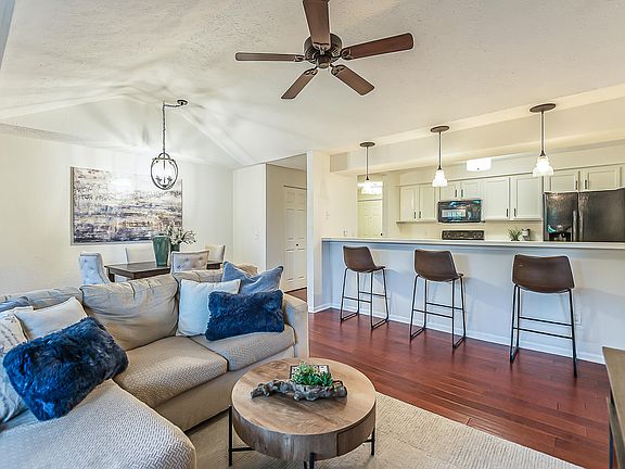 4th image of 1321 Heatherwood Ln
