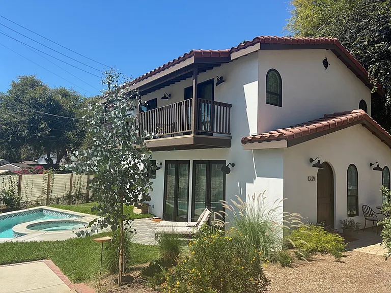 1221 S Chavez St — Photo 1