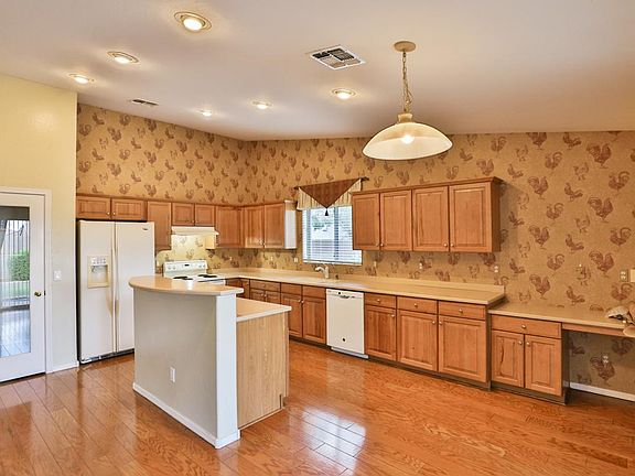 5th image of 1650 E Pollino St
