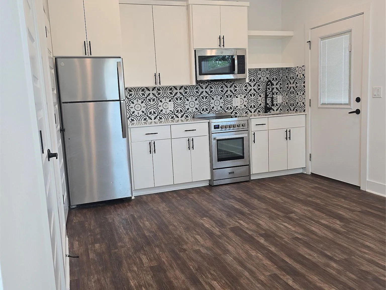 1 bed, 1.5 bath, 1176 sqft, $1,575 — Photo 1