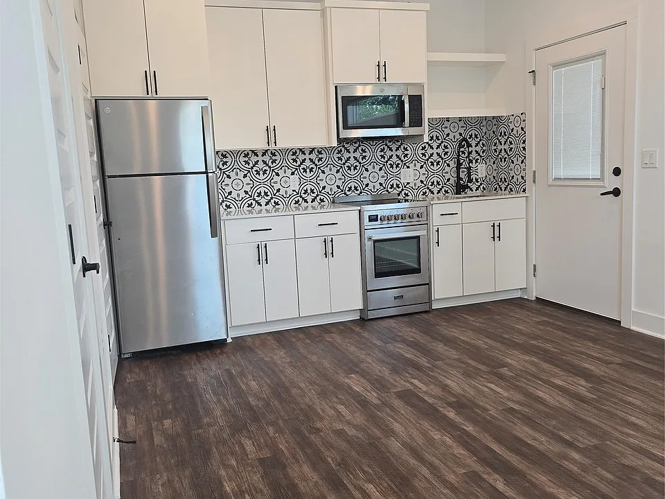 7601 Carver Ave #2