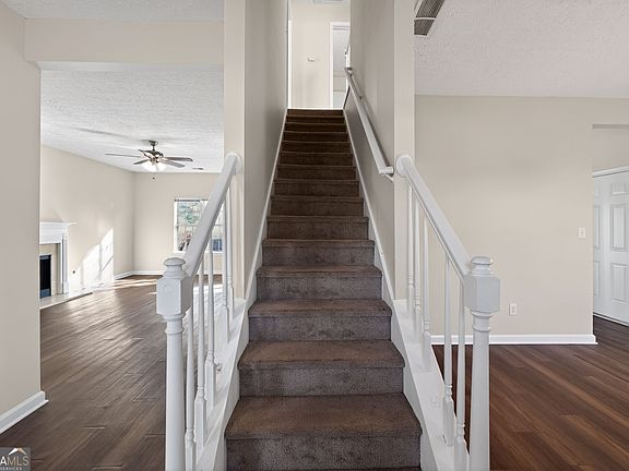 5th image of 4292 Linecrest Ln