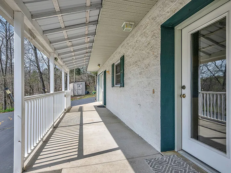 7506 Sleepy Hollow Rd — Photo 4