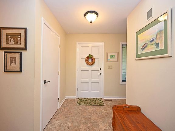 4th image of 2215 Sweetbriar Ln